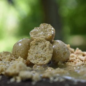 "Boilies Luxury Baits Piña-Coco, diseñados para carpfishing con un atractivo aroma dulce que atrae carpas con facilidad."