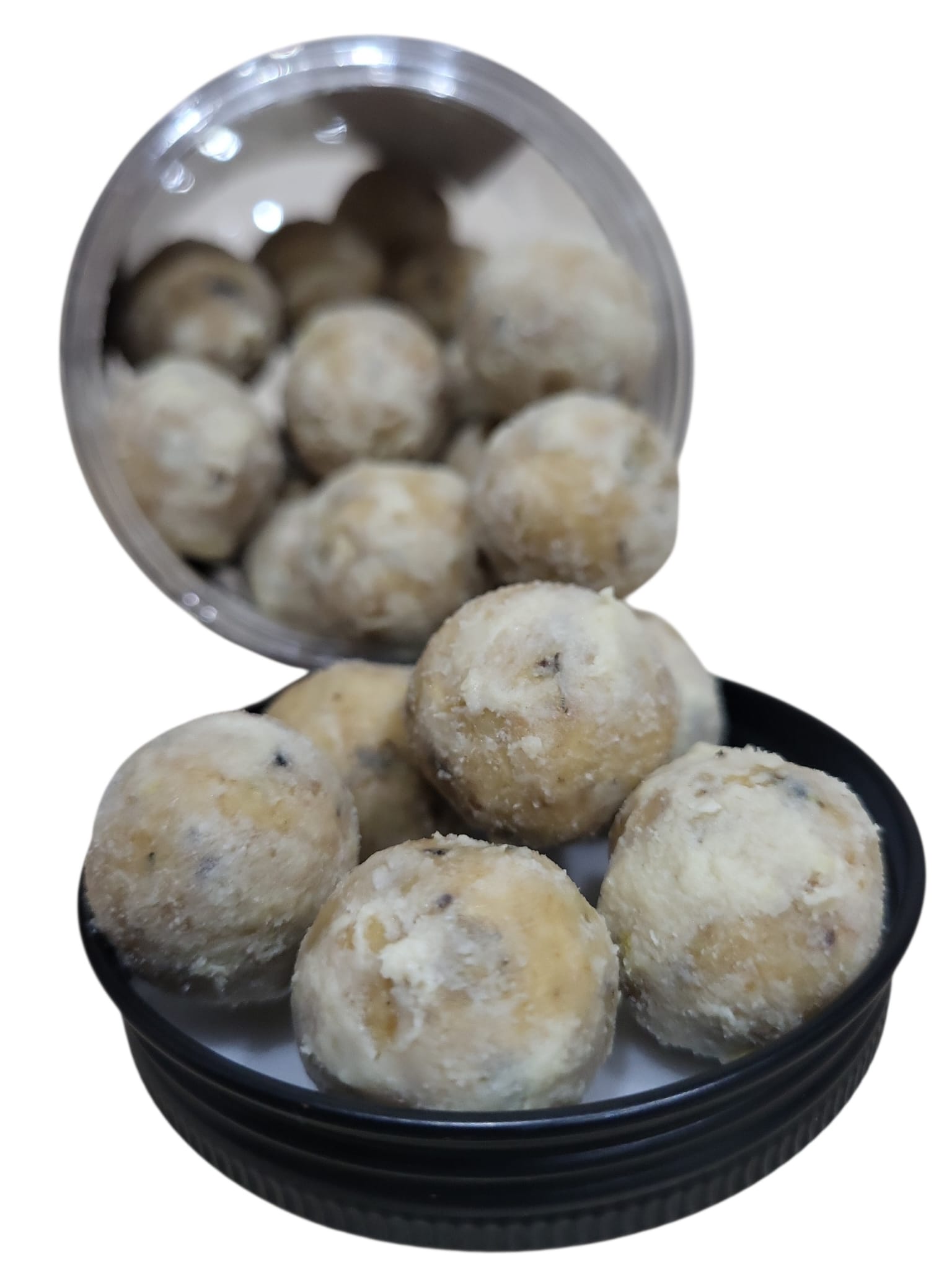 Primer plano de la textura porosa del cebo Nirvana Cream 20mm mostrando su base de patata y leche de Kimo Baits.